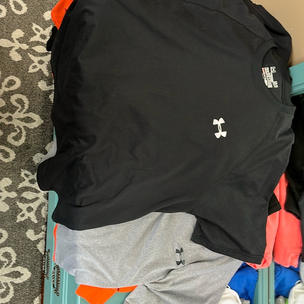 Under Armour Heat gear 2- shirts Grey and Black great condition!